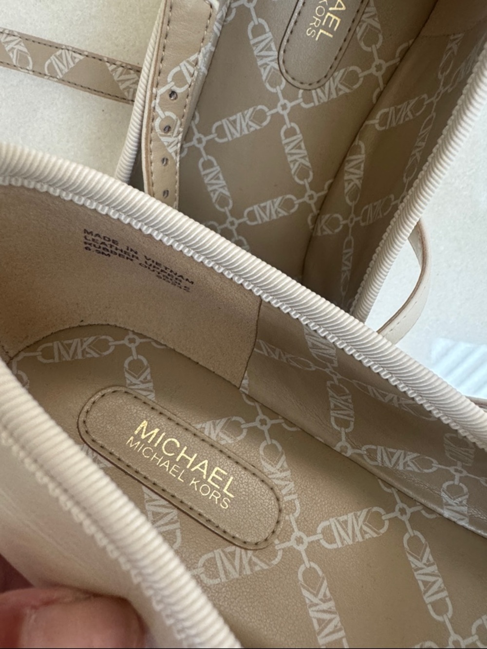 MICHAEL Michael Kors Cream Cross-Strap Ballet Flats with Bow - Picture 2 of 5